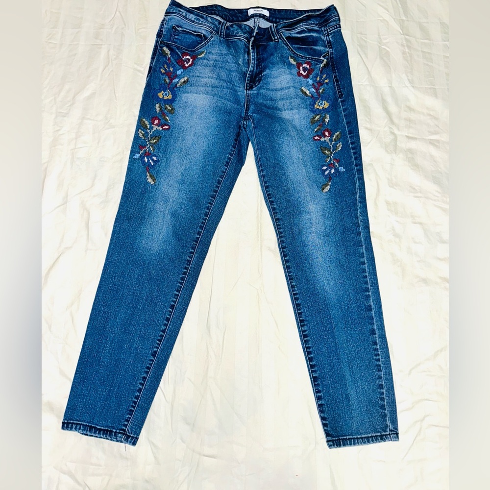 Embroidered Blue Women's Jeans